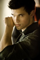 Taylor Lautner : taylor-lautner-1322261380.jpg