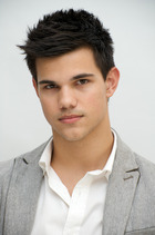 Taylor Lautner : taylor-lautner-1326305426.jpg