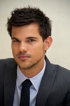 Taylor Lautner : taylor-lautner-1326305432.jpg