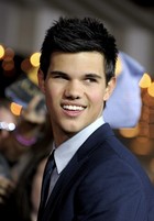 Taylor Lautner : taylor-lautner-1326396450.jpg