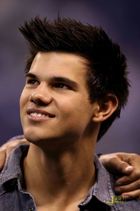 Taylor Lautner : taylor-lautner-1326620343.jpg