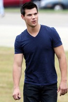 Taylor Lautner : taylor-lautner-1326620354.jpg