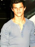 Taylor Lautner : taylor-lautner-1326620369.jpg