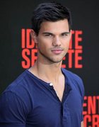 Taylor Lautner : taylor-lautner-1327625987.jpg