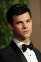 Taylor Lautner : taylor-lautner-1327688889.jpg