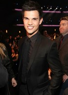 Taylor Lautner : taylor-lautner-1327688918.jpg