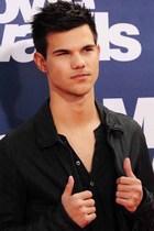 Taylor Lautner : taylor-lautner-1327689066.jpg