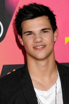 Taylor Lautner : taylor-lautner-1329075246.jpg