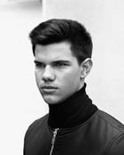 Taylor Lautner : taylor-lautner-1329075449.jpg