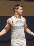 Taylor Lautner : taylor-lautner-1329167319.jpg