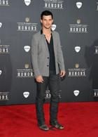 Taylor Lautner : taylor-lautner-1330367218.jpg