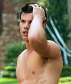 Taylor Lautner : taylor-lautner-1330450093.jpg