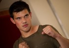 Taylor Lautner : taylor-lautner-1333127222.jpg