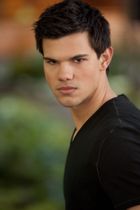 Taylor Lautner : taylor-lautner-1336024466.jpg