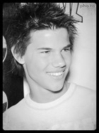 Taylor Lautner : taylor-lautner-1339953384.jpg