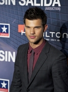 Taylor Lautner : taylor-lautner-1341094019.jpg