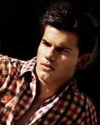 Taylor Lautner : taylor-lautner-1342190418.jpg