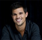 Taylor Lautner : taylor-lautner-1350464512.jpg