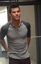 Taylor Lautner : taylor-lautner-1351360711.jpg