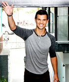 Taylor Lautner : taylor-lautner-1353045833.jpg