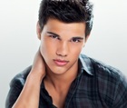 Taylor Lautner : taylor-lautner-1353045837.jpg