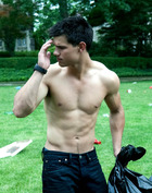 Taylor Lautner : taylor-lautner-1358399147.jpg