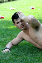 Taylor Lautner : taylor-lautner-1358399177.jpg