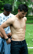 Taylor Lautner : taylor-lautner-1358399264.jpg