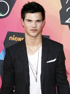 Taylor Lautner : taylor-lautner-1358534397.jpg