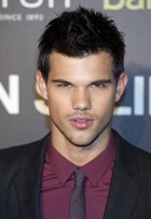 Taylor Lautner : taylor-lautner-1363496295.jpg