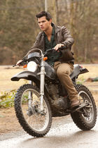 Taylor Lautner : taylor-lautner-1364365649.jpg