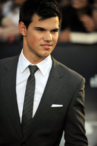 Taylor Lautner : taylor-lautner-1365282568.jpg