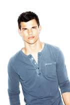 Taylor Lautner : taylor-lautner-1365358799.jpg