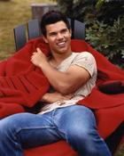 Taylor Lautner : taylor-lautner-1367686103.jpg