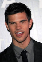 Taylor Lautner : taylor-lautner-1373677114.jpg