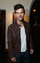 Taylor Lautner : taylor-lautner-1381527766.jpg