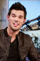 Taylor Lautner : taylor-lautner-1386863651.jpg