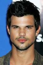 Taylor Lautner : taylor-lautner-1389125197.jpg