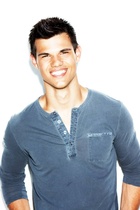 Taylor Lautner : taylor-lautner-1422141542.jpg