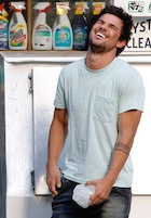 Taylor Lautner : taylor-lautner-1438548369.jpg