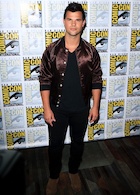 Taylor Lautner : taylor-lautner-1492980891.jpg