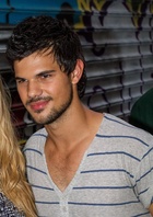 Taylor Lautner : taylor-lautner-1604551965.jpg