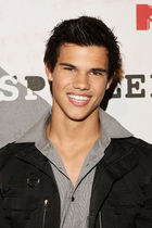 Taylor Lautner : taylor_lautner_1226308450.jpg