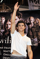 Taylor Lautner : taylor_lautner_1235423652.jpg