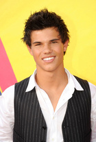 Taylor Lautner : taylor_lautner_1236546780.jpg