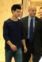 Taylor Lautner : taylor_lautner_1259351438.jpg