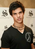 Taylor Lautner : taylor_lautner_1261475986.jpg