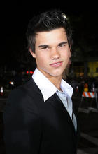 Taylor Lautner : taylor_lautner_1265408820.jpg