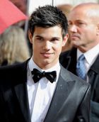 Taylor Lautner : taylor_lautner_1266095176.jpg