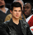 Taylor Lautner : taylor_lautner_1266524300.jpg